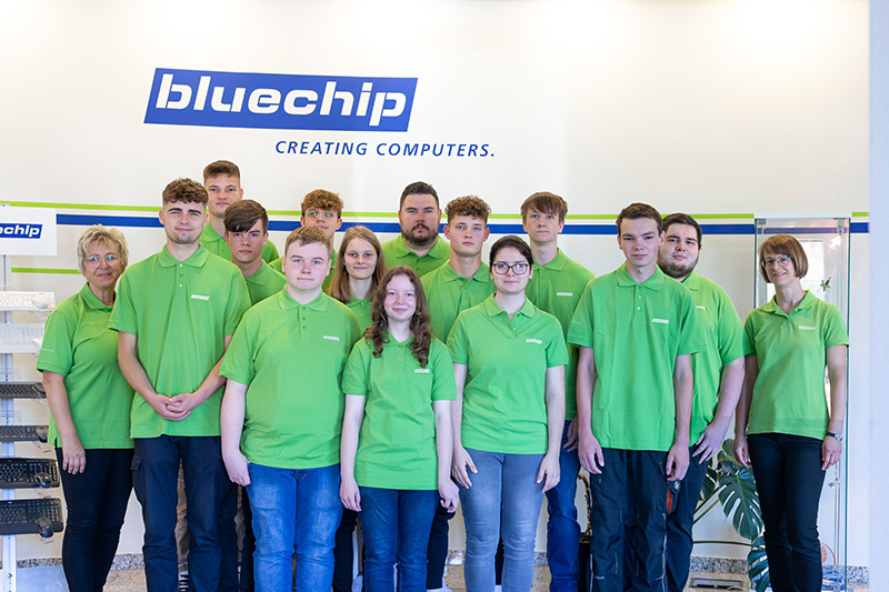 bluechip beendet das Geschäftsjahr erfolgreich und begrüßt 17 neue Auszubildende
